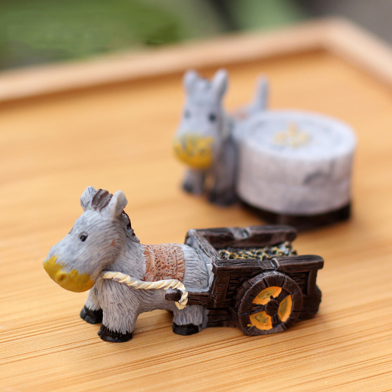 Japan Bonsai Garden - Patung-patung Hewan Mini Keledai Menarik Mobil
